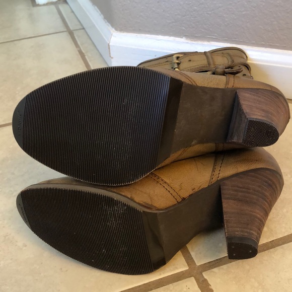 Not rated is the brand they have a vibram sole - Picture 2 of 3